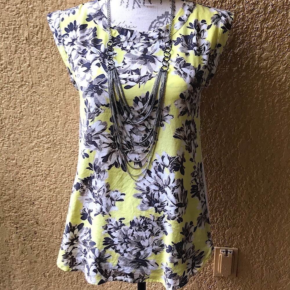 J. Crew Short Sleeve, Floral Print, Silk & Lace Blouse w/ Necklace, XS/S (sz 0)